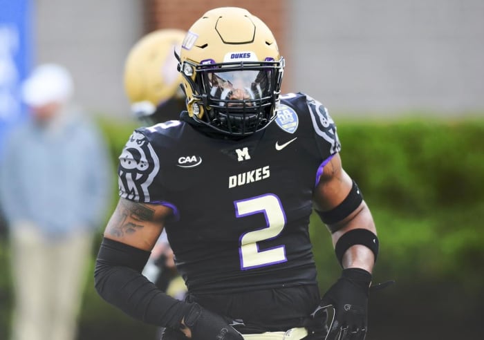Diamante Tucker-Dorsey with the James Madison Dukes